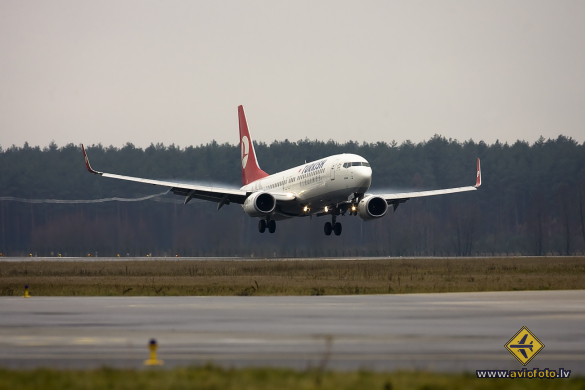 Boeing 737-8F2