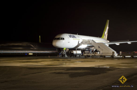 Boeing 757-256