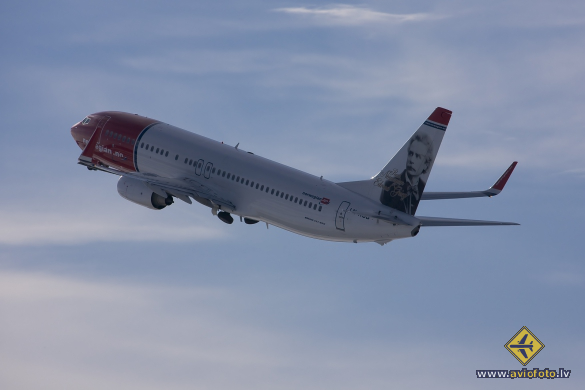 Boeing 737-8DY