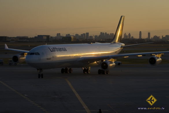 Airbus A340-311