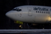 Boeing 737-548