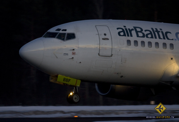 Boeing 737-548