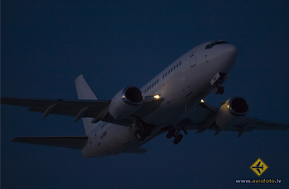 Boeing 737-548