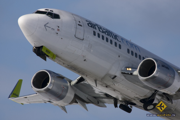 Boeing 737-548