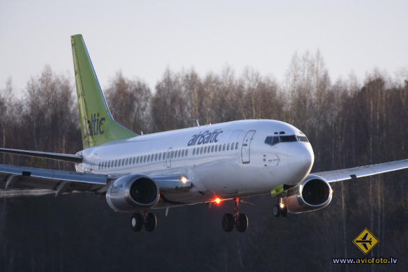 Boeing 737-33V