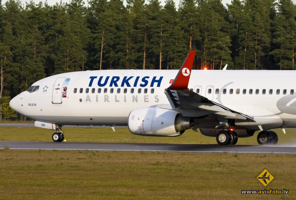 Boeing 737-8F2