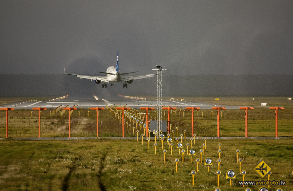 Embraer 170STD (ERJ-170-100STD)