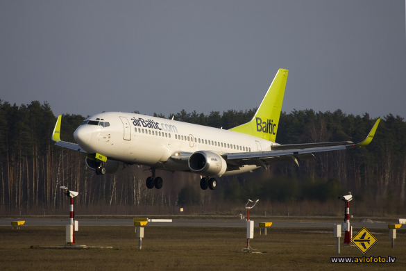 Boeing 737-33V