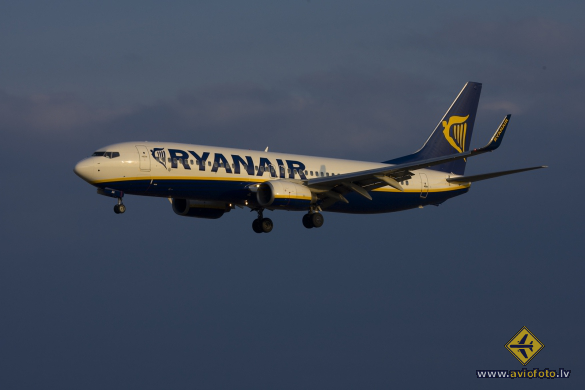 Boeing 737-8AS
