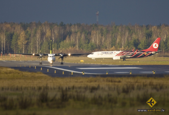 Boeing 737-8F2