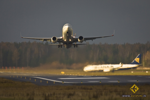 Boeing 737-8F2