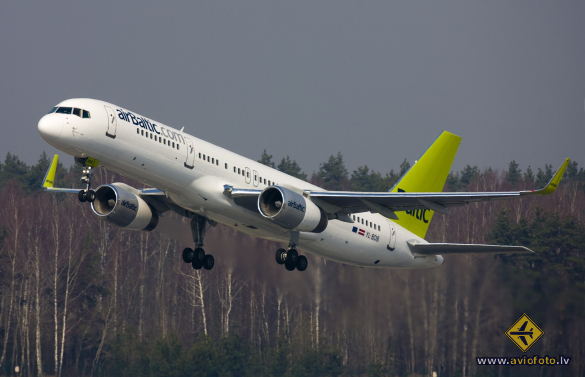 Boeing 757-256