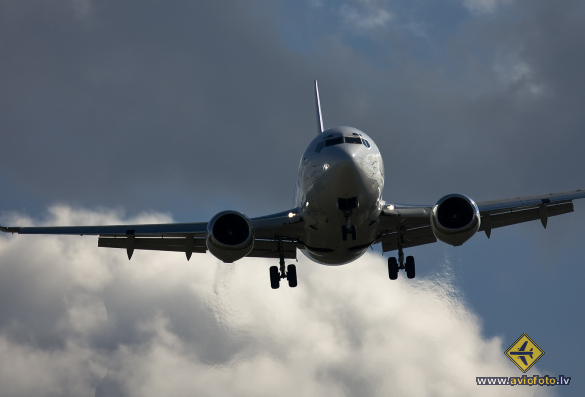 Boeing 737-548