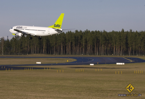 Boeing 737-31S