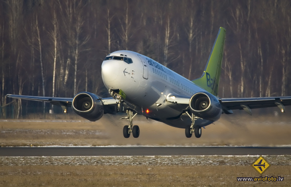 Boeing 737-548