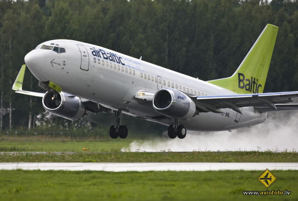 Boeing 737-33V