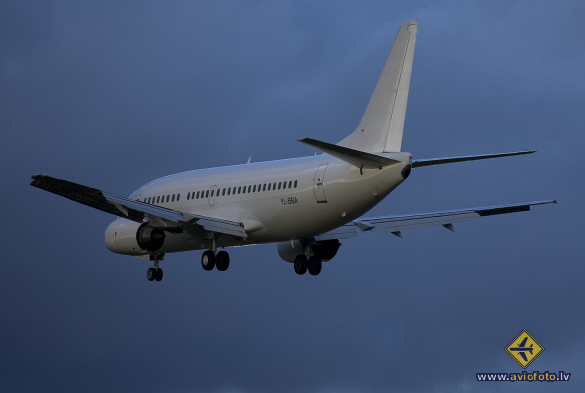 Boeing 737-505
