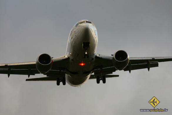 Boeing 737-548