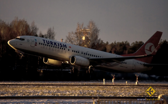 Boeing 737-8F2