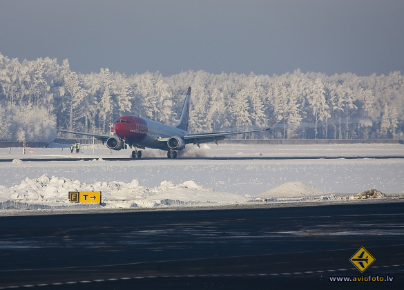 Boeing 737-86N