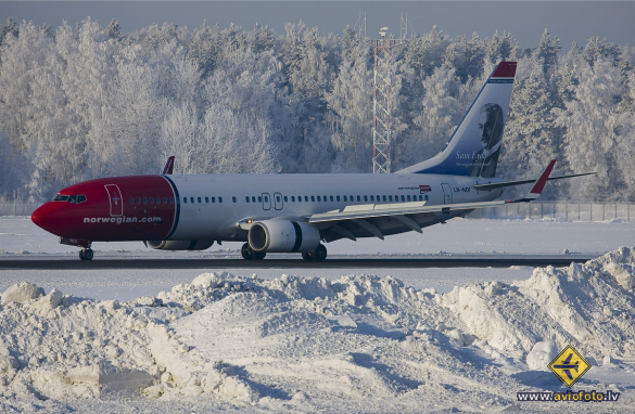 Boeing 737-86N
