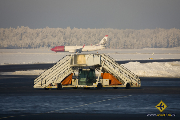 Boeing 737-8JP