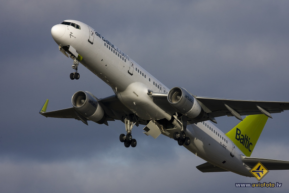 Boeing 757-256