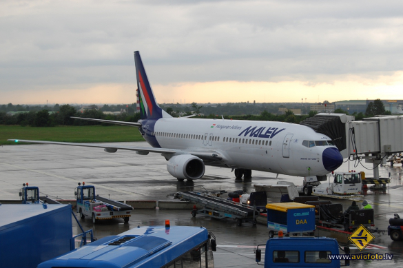 Boeing 737-8Q8