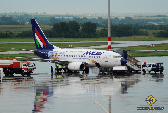 Boeing 737-6Q8