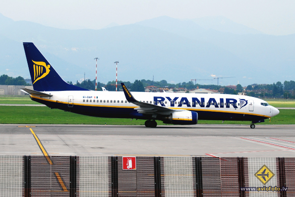 Boeing 737-8AS