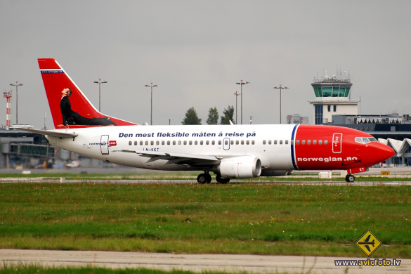 Boeing 737-3L9