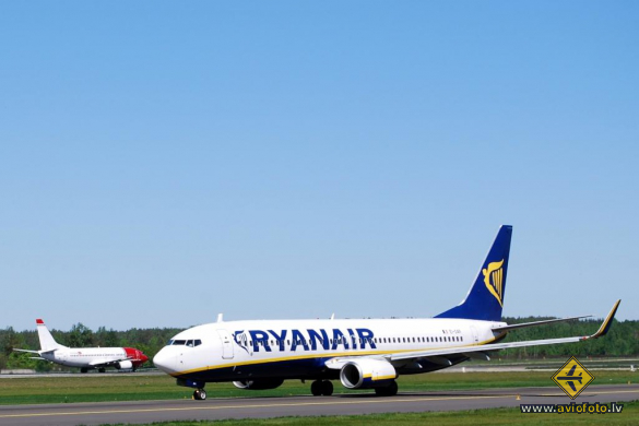 Boeing 737-8AS