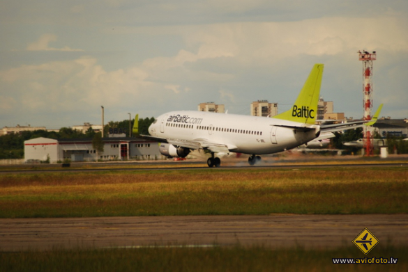 Boeing 737-33V