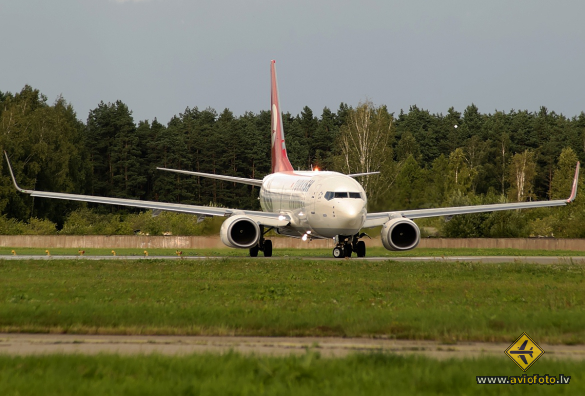 Boeing 737-752