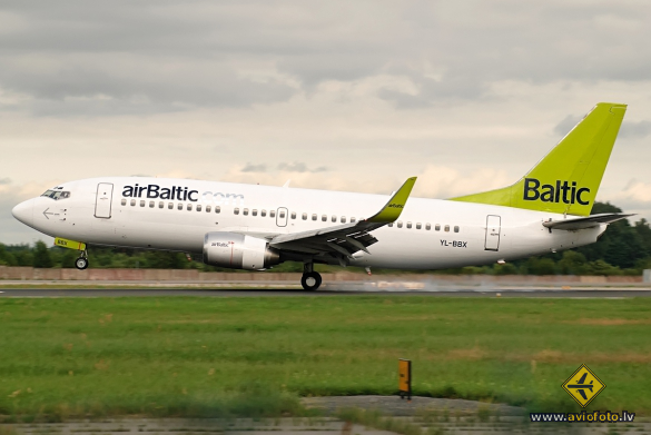 Boeing 737-36Q