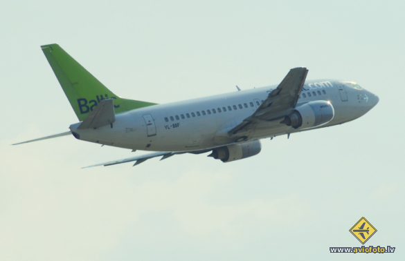 Boeing 737-548