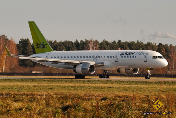 Boeing 757-256