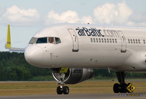 Boeing 757-256