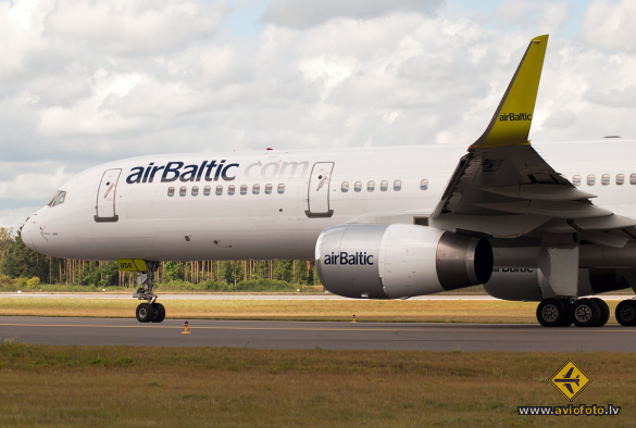 Boeing 757-256