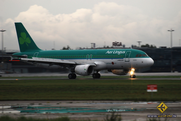 Airbus A320-214
