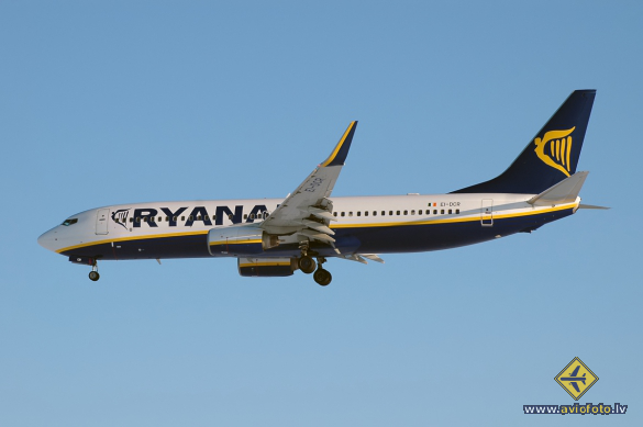 Boeing 737-8AS