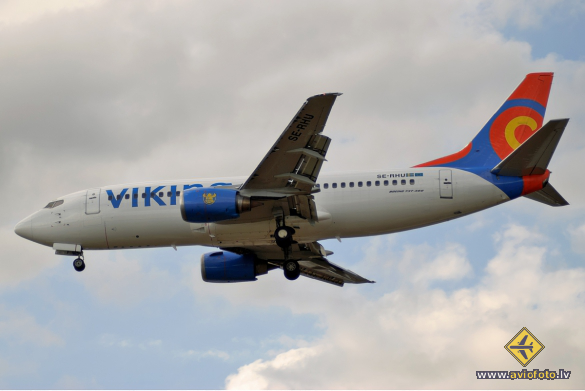 Boeing 737-36N