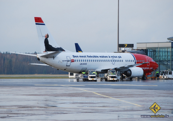 Boeing 737-3K9