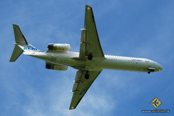 Fokker 100 (F-28-0100)