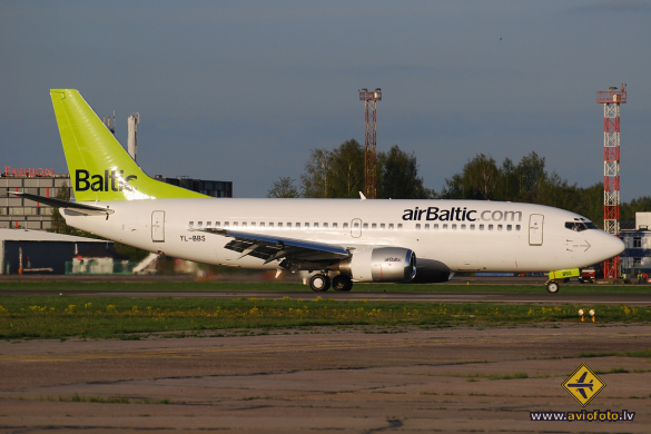 Boeing 737-31S