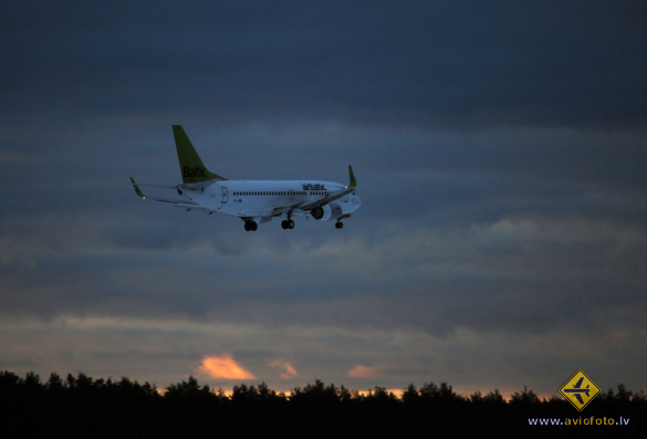 Boeing 737-33V