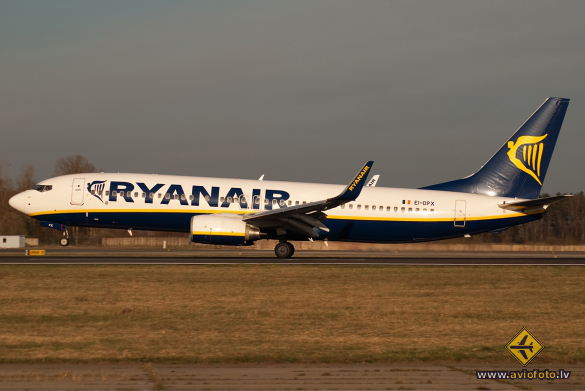 Boeing 737-8AS