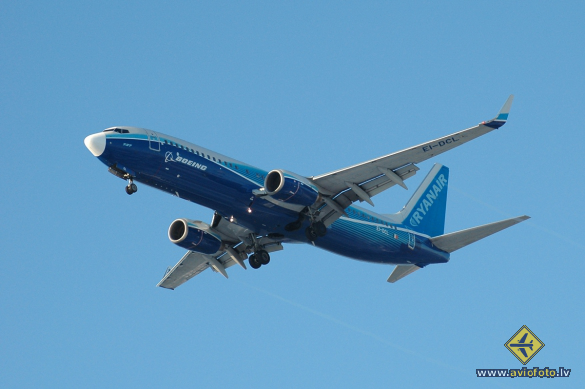 Boeing 737-8AS