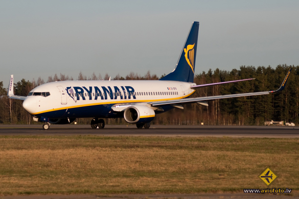 Boeing 737-8AS
