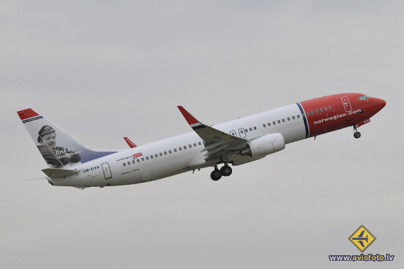 Boeing 737-8JP